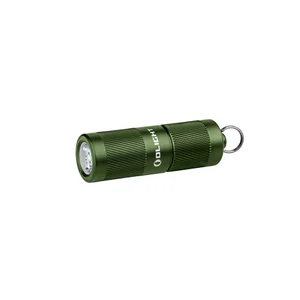 Olight grüne I1R 2 Pro Taschenlampe auf einem Podest, perfekt für Notfälle und als Geschenk zu Ostern.