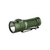 Grüne Olight Baton 4 LED Taschenlampe mit strukturiertem Griff auf weißem Hintergrund