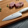 Kochmesser von Oremake, mit NSF-Logo, und Fleischstücken auf einem Holzschneidebrett.