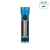 Blaue Olight Seeker 4 Pro Taschenlampe mit orangefarbenem Streifen und rutschfestem Griff für Outdoor und Camping