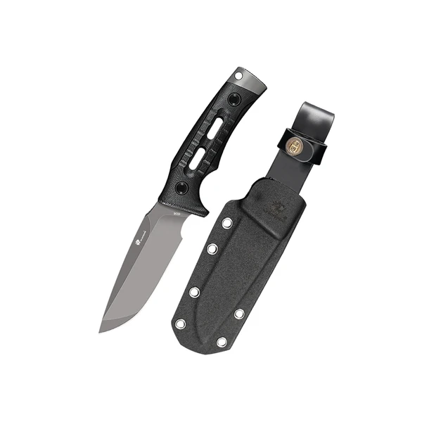 Robustes Outdoor-Messer mit schwarzem Griff und passender Kydex-Scheide auf weißem Hintergrund