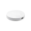 Runder weißer Smart Home Gateway Hub mit USB-Anschluss und Reset-Taste auf weißem Hintergrund