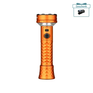 Orangefarbene LED Taschenlampe mit strukturiertem Griff und gratis Geschenk-Clip auf weißem Hintergrund