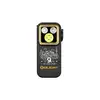 Schwarze Olight Oclip Pro S Clip-Leuchte in der Frontansicht mit goldener Lünette und 9. DE-Jubiläum Gravur für EDC-Einsatz