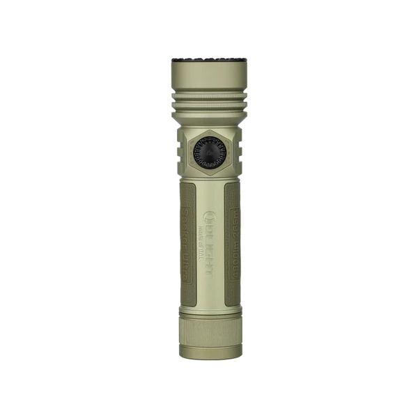 Olight Seeker 4 Pro LED Taschenlampe in Olivgrün vor weißem Hintergrund
