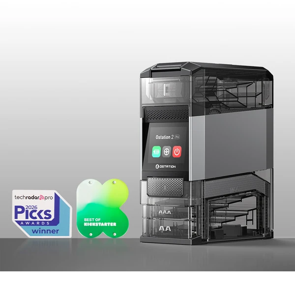 Olight Ostation 2 Pro Powerbank Vorderansicht, mit Batterieladefunktionen und Awards für den täglichen Gebrauch