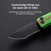 Schwarze D2 Stahl Tantoklinge eines Taschenmessers mit grün-rotem Griff auf dunklem Hintergrund