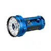 Blauer Olight Marauder 2 LED Suchscheinwerfer in Schrägansicht mit starkem Reflektor für Outdoor- und Rettungseinsätze