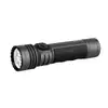 Schwarze Olight Seeker 4 Pro LED Taschenlampe in Seitenansicht mit rutschfestem Griff für Outdoor und Camping