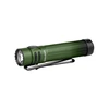 Olight grüne LED Taschenlampe mit geriffeltem Griff und schwarzem Gürtelclip vor weißem Hintergrund