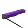 Olight Arkfeld Pro flache lila EDC Taschenlampe mit angeschlossenem magnetischen USB Ladekabel auf weißem Hintergrund