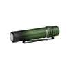 Grüne Olight Warrior Mini 3 LED-Taschenlampe mit Trageclip auf weißem Hintergrund