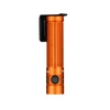 Orangefarbene Olight Baton LED Taschenlampe mit strukturiertem Griff und schwarzem Gürtelclip vor weißem Hintergrund