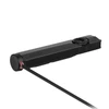 Olight Arkfeld Pro flache LED Taschenlampe in Schwarz mit angeschlossenem magnetischen Ladekabel auf weißem Hintergrund