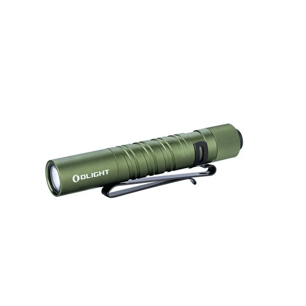 Grüne Olight Warrior 3S LED Taschenlampe in der Seitenansicht mit robustem Clip für Outdoor und EDC Nutzung