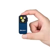 Olight Marineblauer Oclip Pro in der Hand gehalten, tragbare Multifunktionslampe für den täglichen Gebrauch