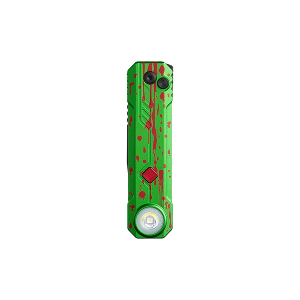 Grüne EDC-Taschenlampe mit roten Blutspritzern und LED-Licht auf schwarzem Hintergrund