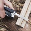 NexTool W40 Multitool Feile bearbeitet Holzbrett im Freien