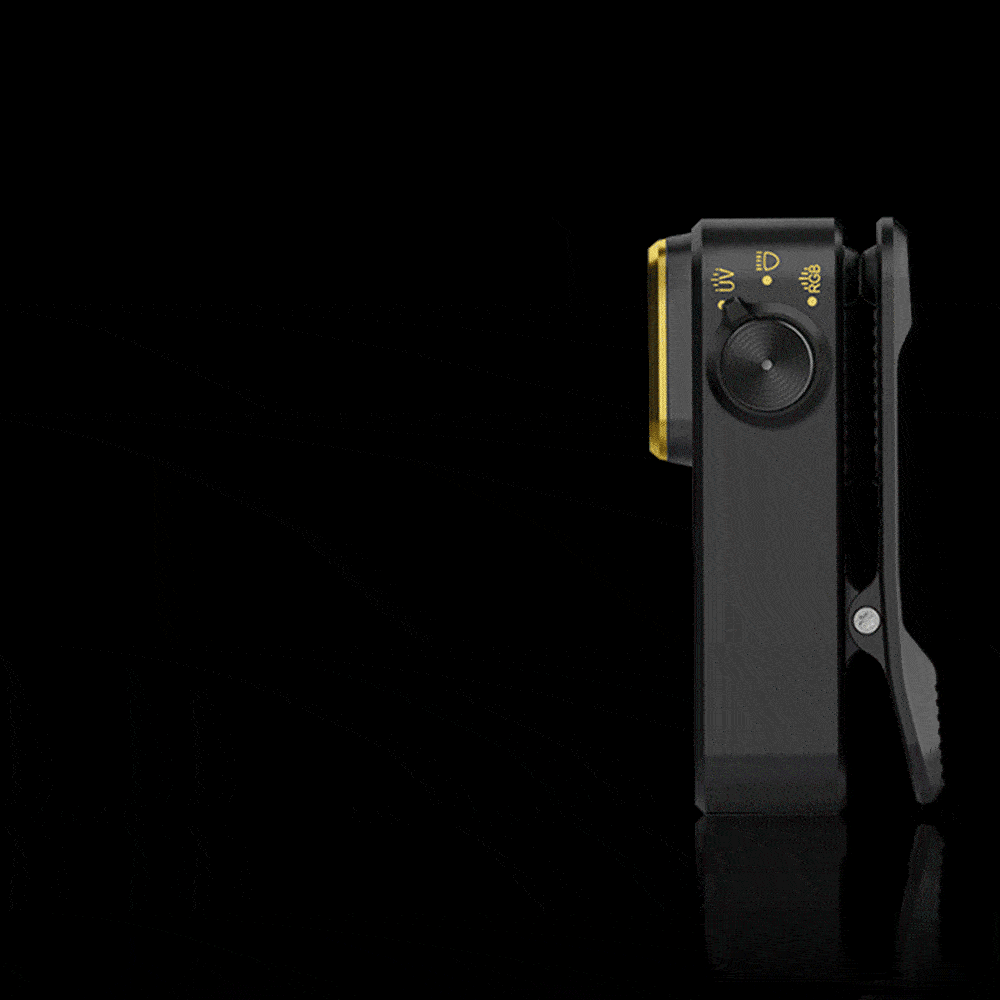 Olight Oclip Pro S Taschenlampe in Schwarz mit goldenem Clip, Seitenansicht, UV-Licht und RGB-Modi für den täglichen Gebrauch