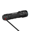 Olight schwarze Seeker 4 Pro Taschenlampe, Seitenansicht beim Aufladen, für Sicherheit und Outdoor-Einsätze.