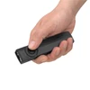 Olight schwarze ArkPro Ultra Taschenlampe, gehalten in der Hand, für den täglichen Gebrauch und Notfälle.