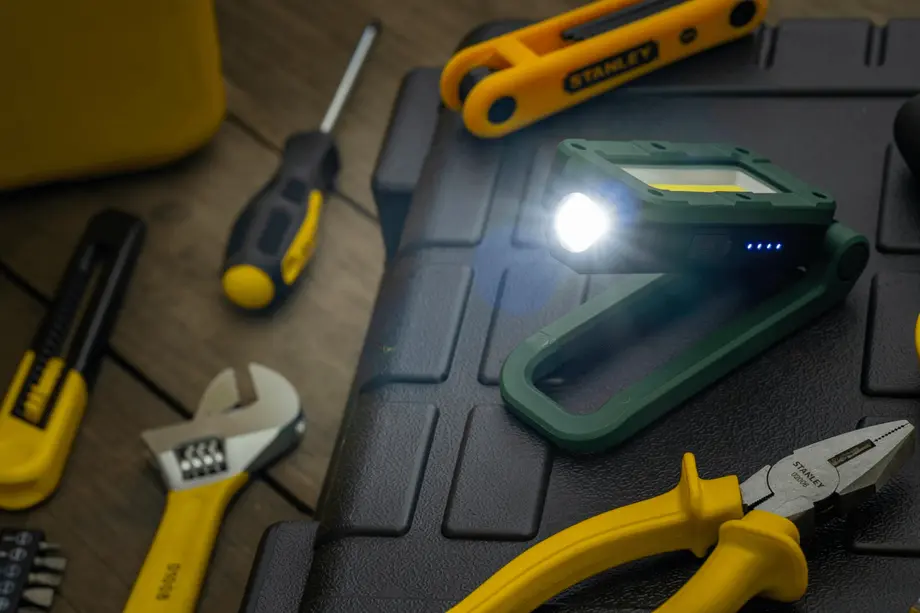 Eine COB-Lampe mit vielen Einsatzmöglichkeiten: Olight Swivel COB-Arbeitslampe