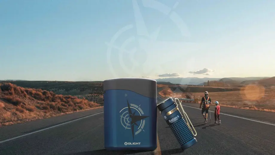 Olight Baton 4 Premium Kit bietet 1300 Lumen und dient als kompakte Ladestation für unterwegs