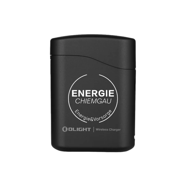 Olight Baton 4 Premium in Schwarz, kabelloses Ladegerät für unterwegs, Gesamtansicht mit Logo "Energie Chiemgau".