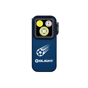 Olight Oclip Pro blaue LED Clip-Leuchte Vorderansicht mit Fußball-Logo und Dreifach-Lichtquelle für EDC und Outdoor