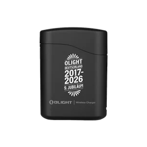 Olight Baton 4 Premium Edition Ladecase in Schwarz mit 9. Jubiläum Gravur für kabelloses Laden unterwegs