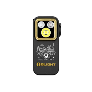 Schwarze Olight Oclip Pro S Clip-On Lampe in Frontansicht mit goldener Lünette und 9. DE-Jubiläum Gravur für Alltag und EDC
