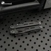 Schwarzes HX Outdoors Multitool zusammengeklappt auf einer perforierten Metalloberfläche für Outdoor und EDC