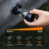 Olight MAX PUMP 3 Mini-Luftpumpe in Schwarz, im Einsatz zum Aufblasen einer Isomatte beim Camping im Freien.