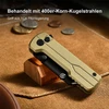 Kompaktes EDC-Klappmesser mit sandgestrahltem Titan-Griff in Gold und schwarzer Klinge auf Stoffuntergrund