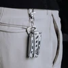 NexTool Multitool mit Schlüsselanhänger-Clip an einer Gürtelschlaufe befestigt