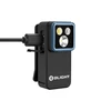 Olight Clip-Taschenlampe mit USB-C Ladekabel und blauem Linsenrahmen vor weißem Hintergrund