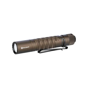 Olight LED-Taschenlampe in Braun mit Gürtelclip vor weißem Hintergrund