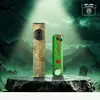 Olight Arkfeld Pro und Arkflex Taschenlampen im Zombie-Design auf einem Stein vor düsterer Friedhofskulisse