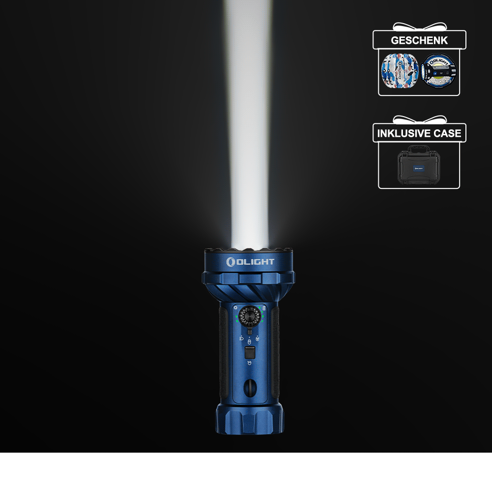Olight Blaue Marauder Mini 2 Taschenlampe im Dunkeln mit hellem Lichtstrahl für Outdoor-Einsätze.