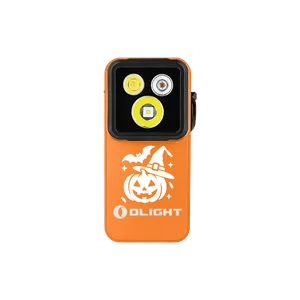 Olight orange Taschenlampe in Halloween Edition mit Kürbis und Fledermaus Motiv auf schwarzem Hintergrund