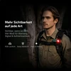 Olight Oclip Pro S am Rucksack eines Mannes mit rotem Blinklicht für Outdoor-Warnung und Sicherheit.