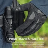Olight Taschenlampe in robustem Gürtelholster griffbereit neben Hand mit taktischem Handschuh