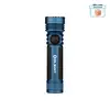 Olight Seeker 4 Pro blaue LED Taschenlampe in Frontansicht mit rutschfestem Griff für Outdoor und Camping