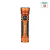 Olight Seeker 4 Pro Taschenlampe in Orange mit rutschfestem Griff und Drehschalter für Outdoor-Einsätze