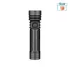 Schwarze Olight Seeker 4 Pro LED Taschenlampe in Seitenansicht mit rutschfestem Griff für Outdoor und Camping